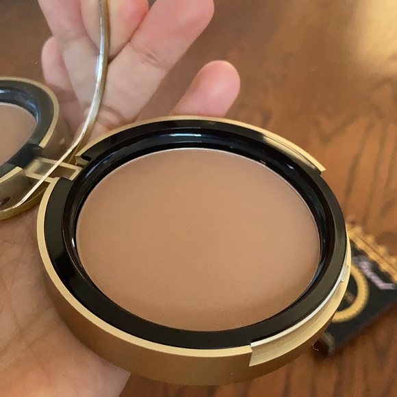 Too faced chocolate bronzer+ pancake lipgloss - Picture 2 of 4